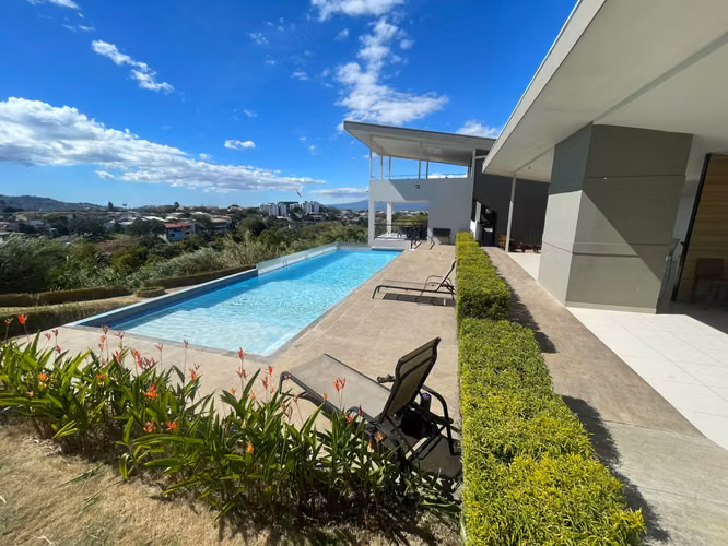 Venta de Casa Nueva en Condominio– Bello Horizonte de Escazú