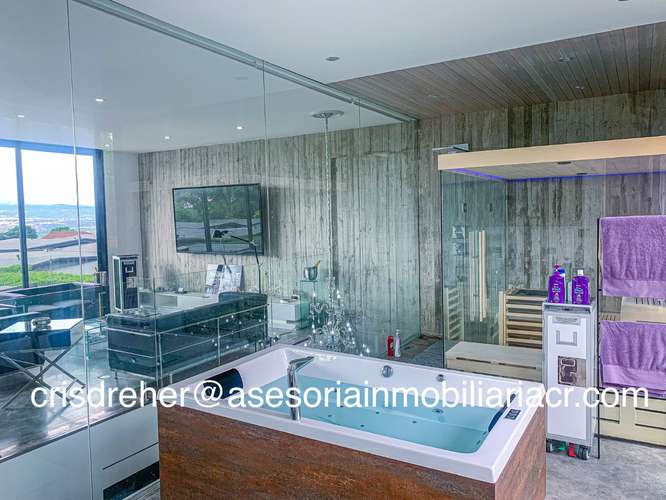 Casa en Escazú, Condominio Dendera - Financiamiento Disponible