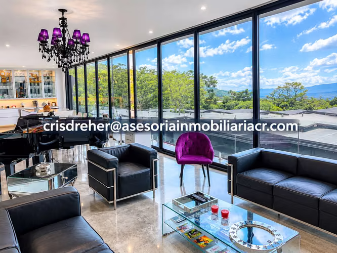 Casa en Escazú, Condominio Dendera - Financiamiento Disponible