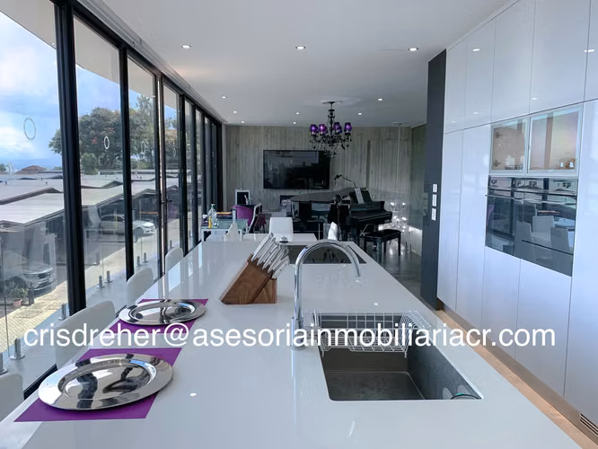 Casa en Escazú, Condominio Dendera - Financiamiento Disponible