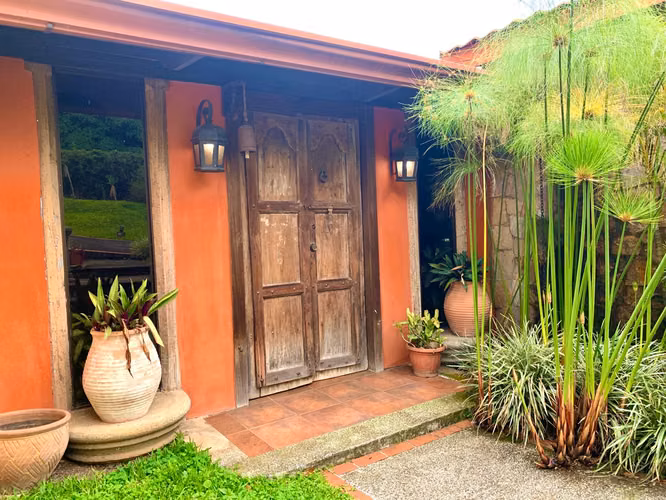 PRECIO REBAJADO Venta casa Colonial espacios de Adobe Residencial, UNA PLANTA, San Antonio, Escazú