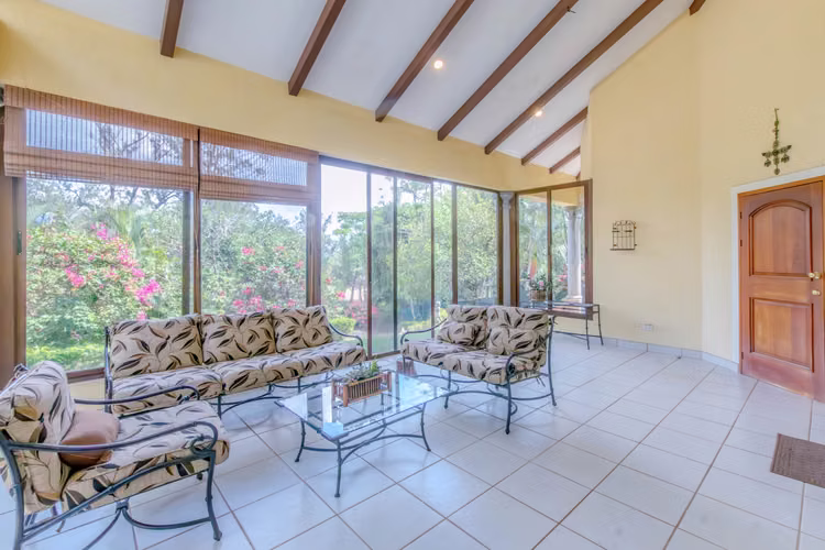 Hermosa casa estilo colonial a la venta en Hacienda Los Reyes