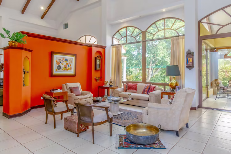 Hermosa casa estilo colonial a la venta en Hacienda Los Reyes