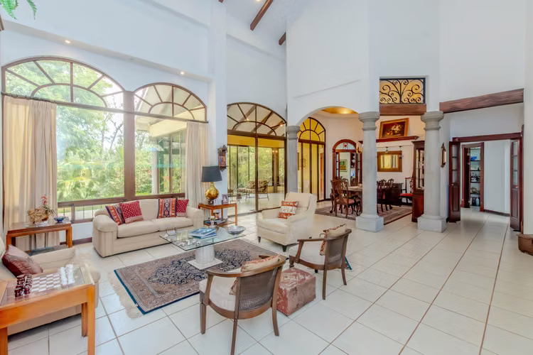 Hermosa casa estilo colonial a la venta en Hacienda Los Reyes