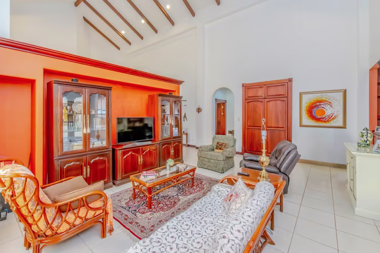 Hermosa casa estilo colonial a la venta en Hacienda Los Reyes