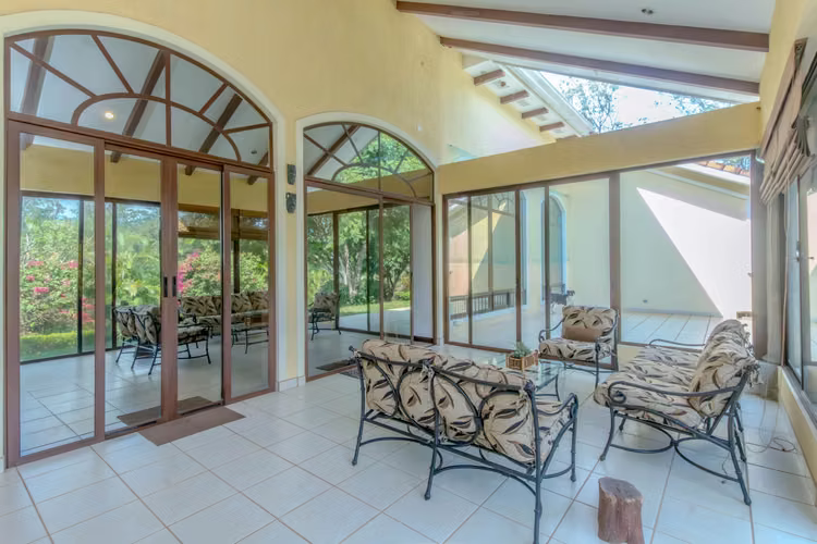 Hermosa casa estilo colonial a la venta en Hacienda Los Reyes