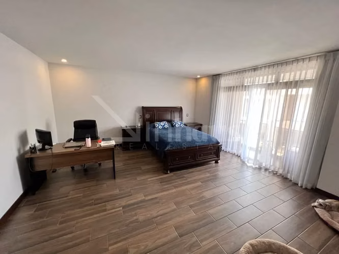 Venta de casa en condominio en Santa Ana.