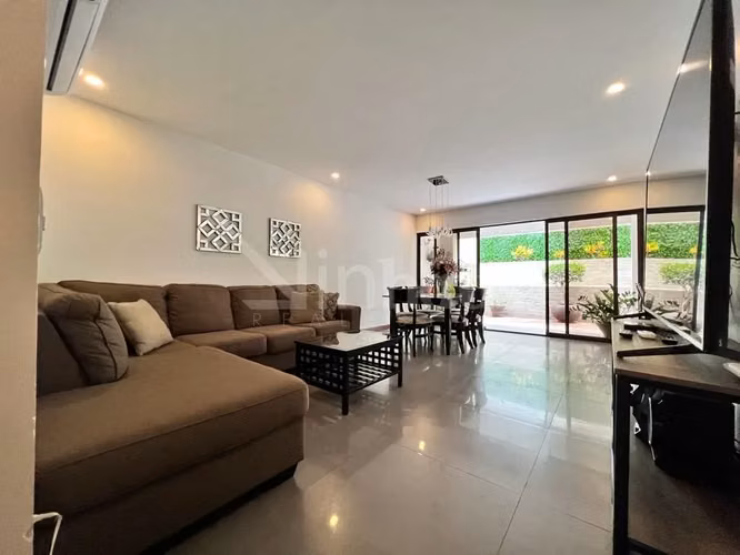 Venta de casa en condominio en Santa Ana.