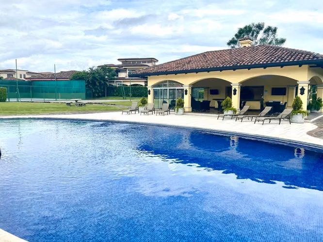 VCOBE-40100 BELEN LINDA EN CONDOMINIO CON BELLAS AMENIDADES