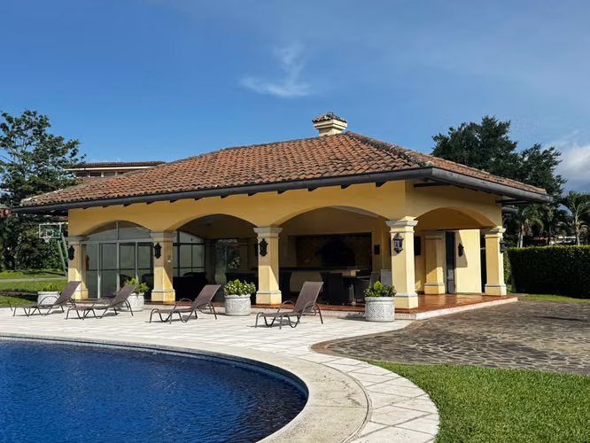 VCOBE-40100 BELEN LINDA EN CONDOMINIO CON BELLAS AMENIDADES