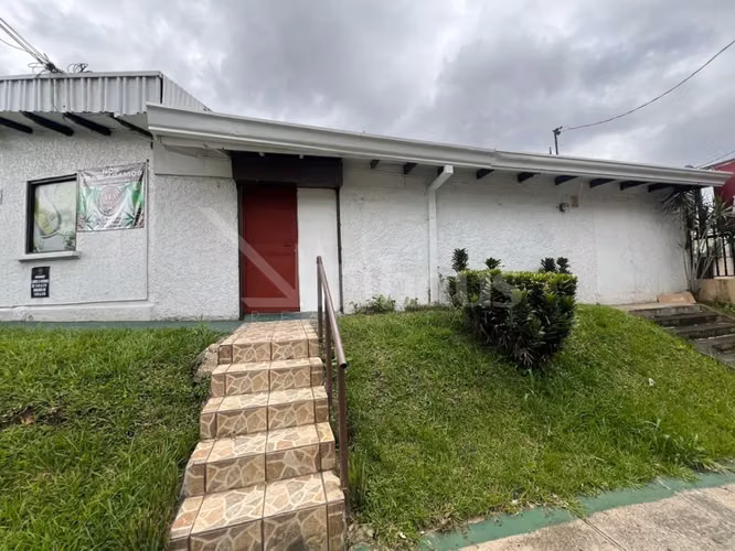 Se vende casa con uso comercial de alto tránsito en Mata Redonda
