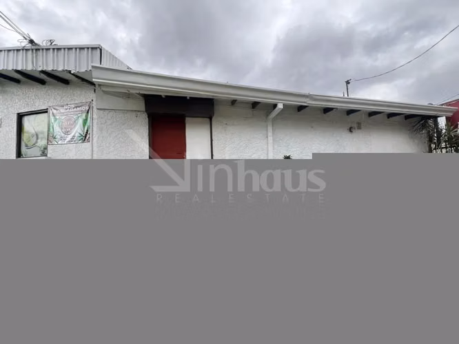 Se vende casa con uso comercial de alto tránsito en Mata Redonda