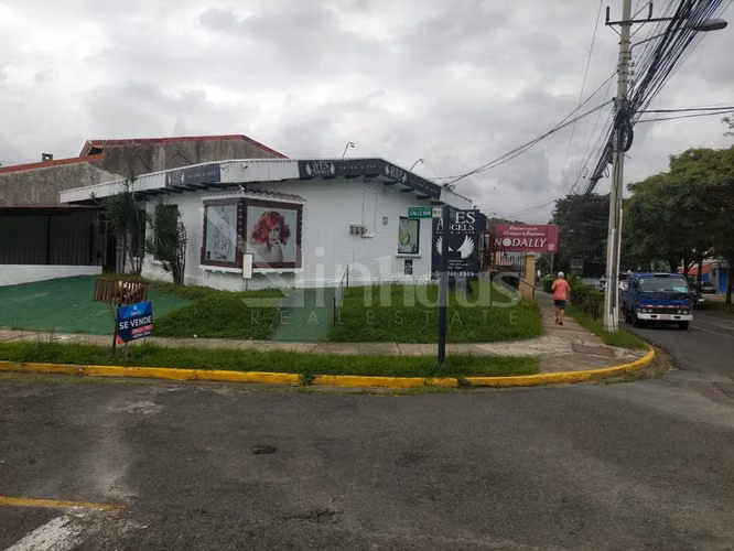 Se vende casa con uso comercial de alto tránsito en Mata Redonda
