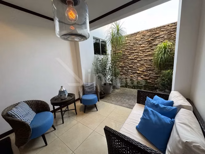 Venta de casa en condominio pequeño en Pozos