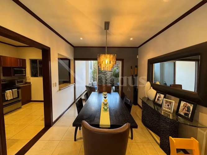 Venta de casa en condominio pequeño en Pozos
