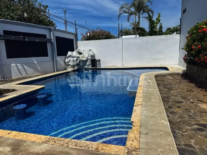 Venta de casa en condominio pequeño en Pozos
