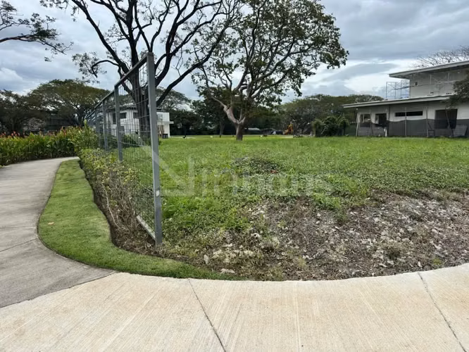 Venta de lote plano y esquinero en condominio de lujo en Lindora - Imagen 3