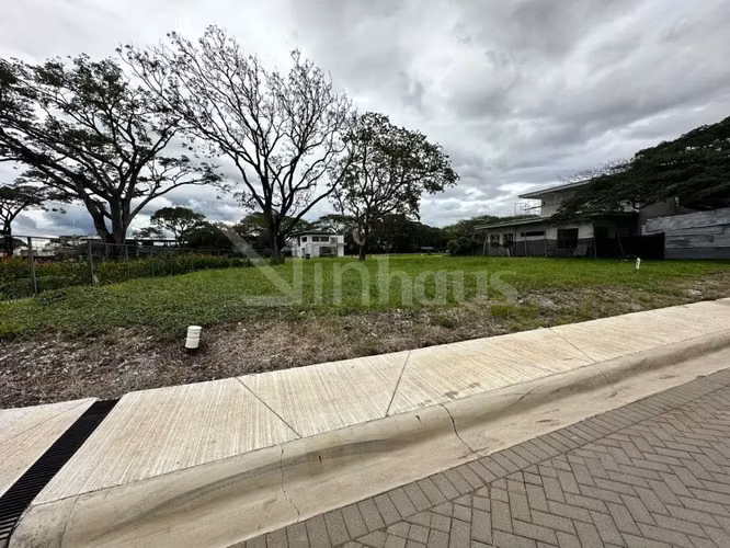 Venta de lote plano y esquinero en condominio de lujo en Lindora - Imagen 6