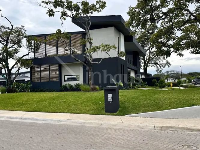 Venta de lote plano y esquinero en condominio de lujo en Lindora - Imagen 9
