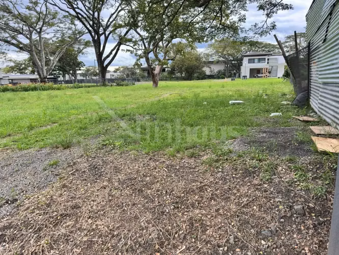 Venta de lote plano y esquinero en condominio de lujo en Lindora - Imagen 2