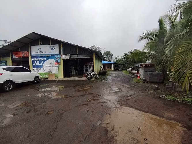 Se vende local comercial