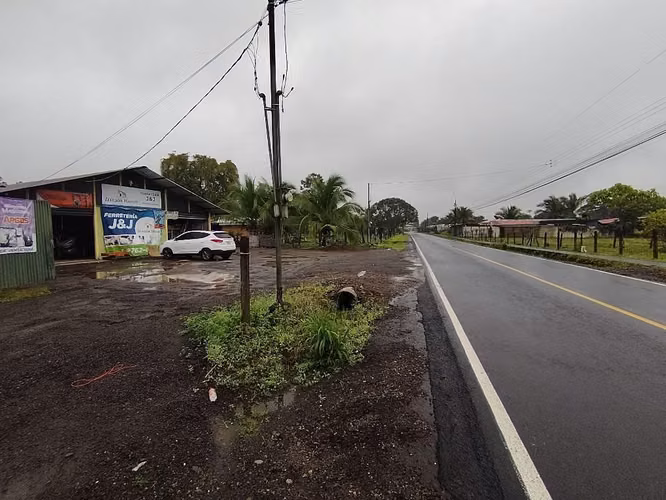 Se vende local comercial