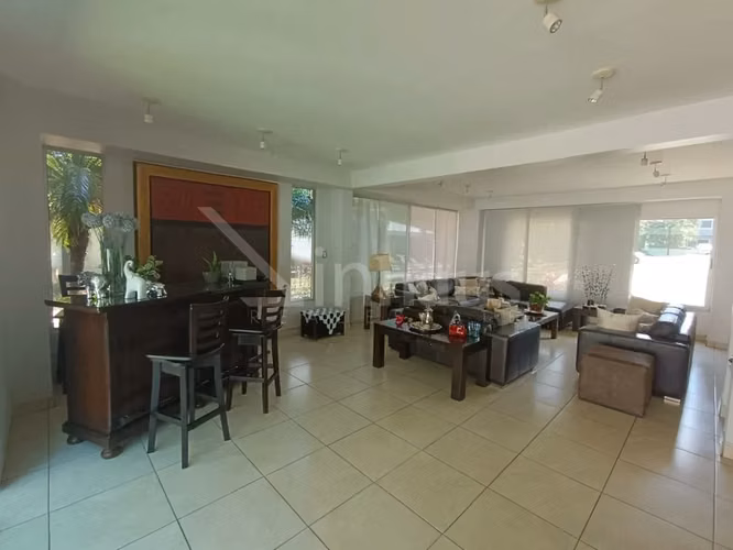 Venta de casa esquinera en condominio en Rio Oro Santa Ana