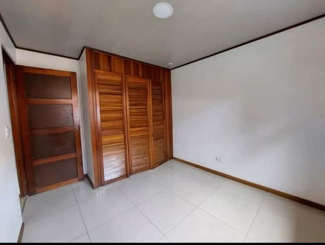 Casa Independiente Sabanilla- 3 Habitaciones- fte calle - Imagen 9
