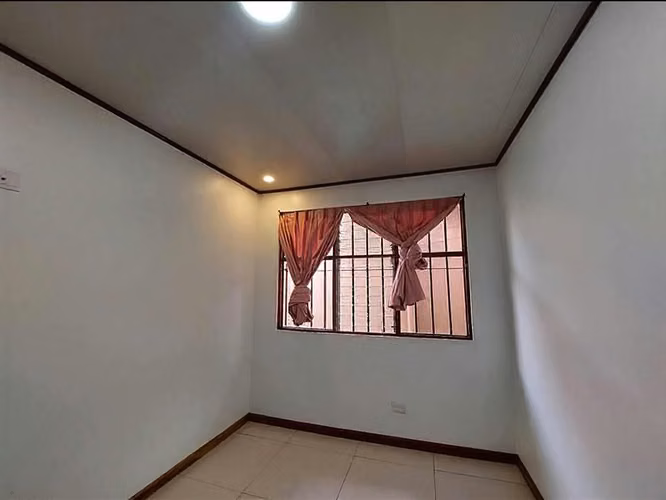 Casa Independiente Sabanilla- 3 Habitaciones- fte calle - Imagen 3