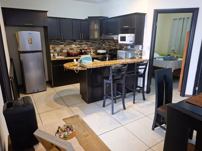 APARTAMENTO FULL AMOBLADO EN ROHRMOSER. EDIFICIO “LA RIVERA DE ROHRMOSER”. POR CENAT (ANTIGUO AID). - Imagen 4