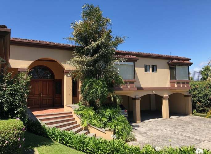  Venta Casa de Lujo en Lomas de Ayarco, Curridabat