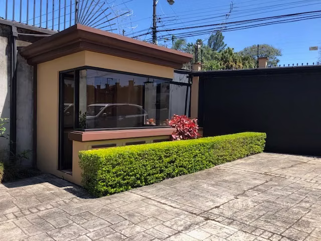  Casa en Lomas de Ayarco, Curridabat