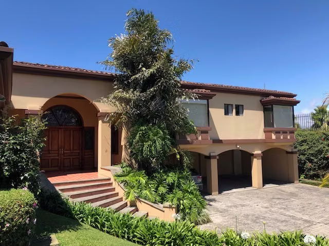  Casa en Lomas de Ayarco, Curridabat