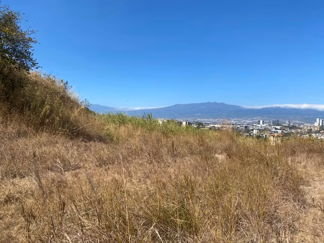 Propiedad de 2.8ha, con vistas de San José y montañas, para desarrollo - Imagen 3