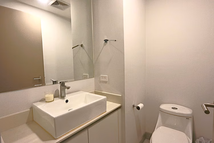 Venta Moderno Apartamento con jardin privado en Escazú