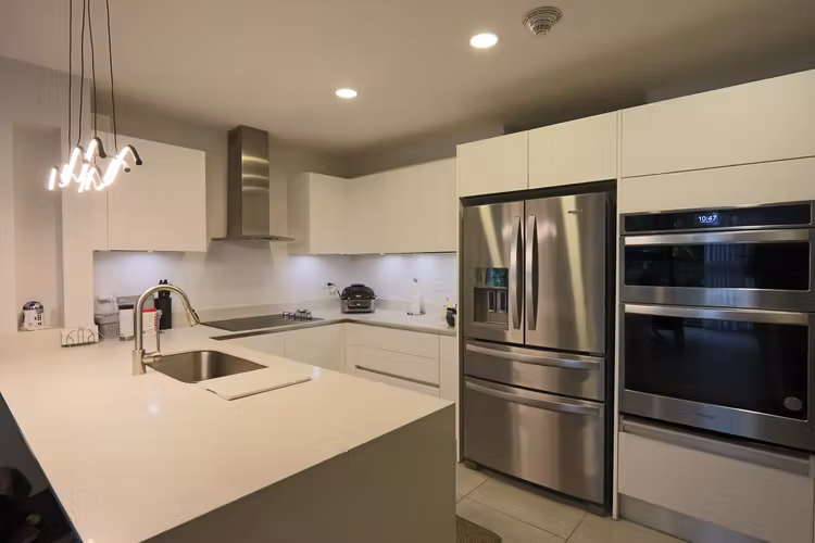 Venta Moderno Apartamento con jardin privado en Escazú