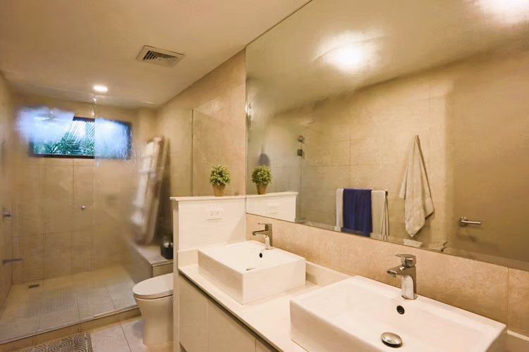 Venta Moderno Apartamento con jardin privado en Escazú