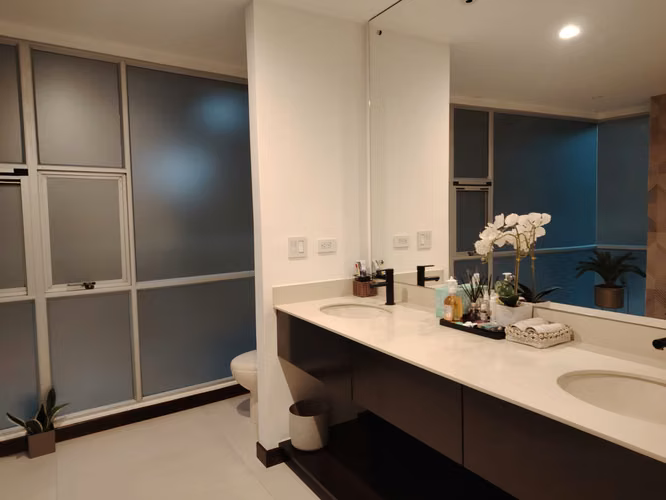 SE VENDE  – APARTAMENTO EN CENTRAL PARK COMPLETAMENTE AMUEBLADO