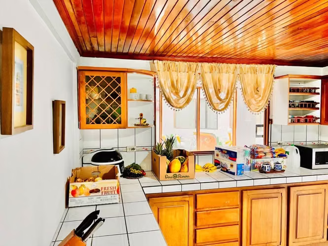 Casa en Venta: Amplia, Uso Comercial en Santo Domingo. Para Airbnb, Inversión o familias grandes. - Imagen 8
