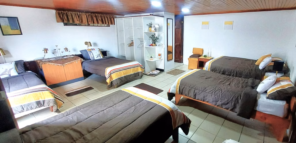 Casa en Venta: Amplia, Uso Comercial en Santo Domingo. Para Airbnb, Inversión o familias grandes. - Imagen 18