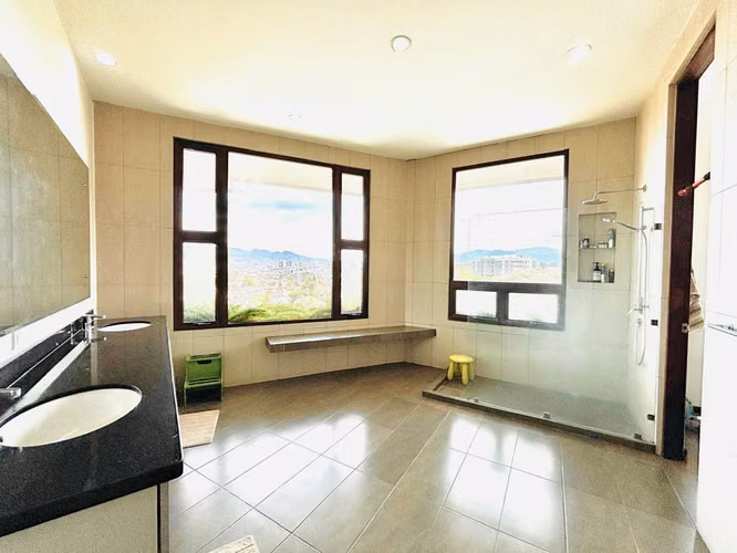 Imponente  Vista - Moderna y elegante - Casa independiente con seguridad