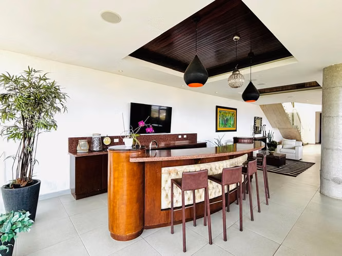 Imponente  Vista - Moderna y elegante - Casa independiente con seguridad