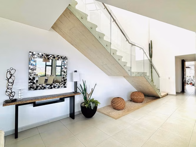Imponente  Vista - Moderna y elegante - Casa independiente con seguridad