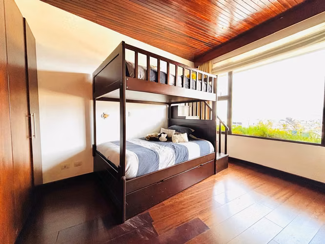 Imponente  Vista - Moderna y elegante - Casa independiente con seguridad