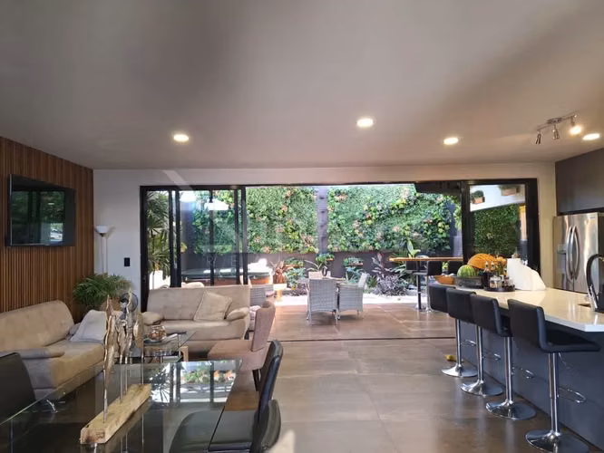 Venta de casa con bella vista en Guachipelin