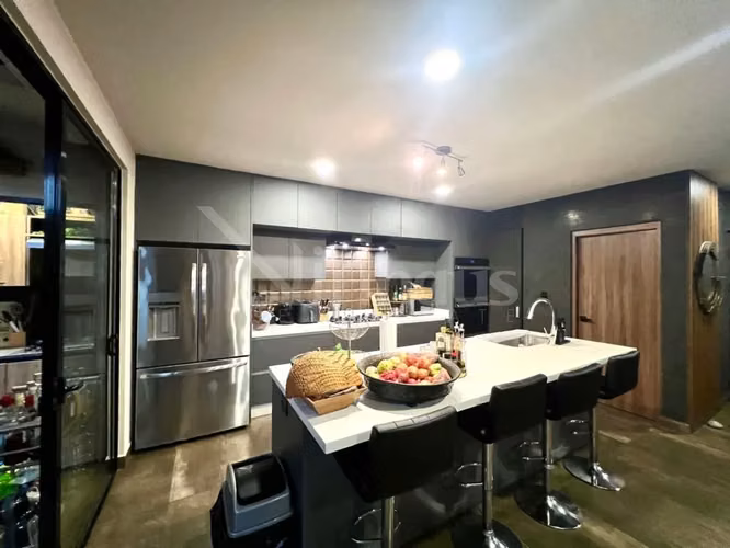 Venta de casa con bella vista en Guachipelin