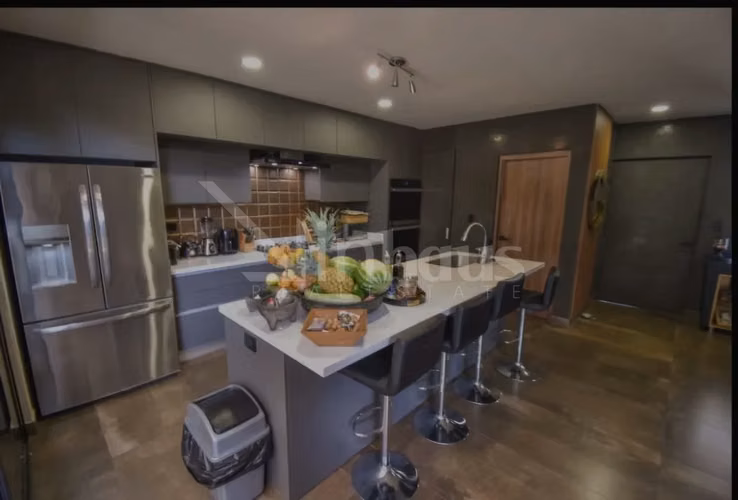 Venta de casa con bella vista en Guachipelin