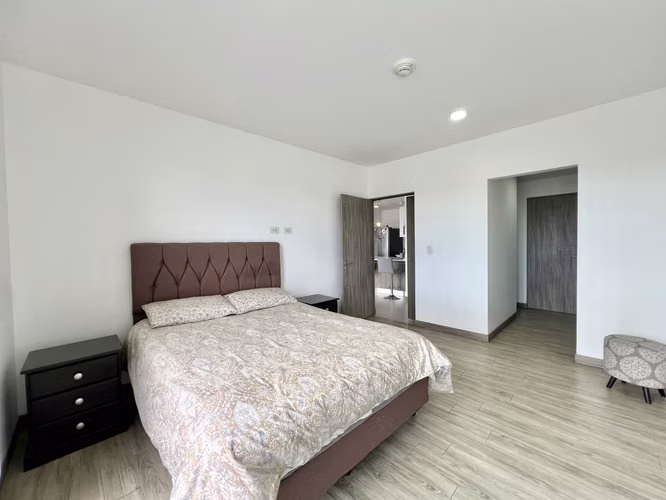 Venta de apartamento en Escazú. 2 Habitaciones + 2 Baños + 2 Parqueos + Bodega. ¡Amenidades! - Imagen 7