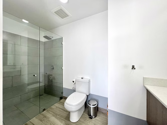 Venta de apartamento en Escazú. 2 Habitaciones + 2 Baños + 2 Parqueos + Bodega. ¡Amenidades! - Imagen 9