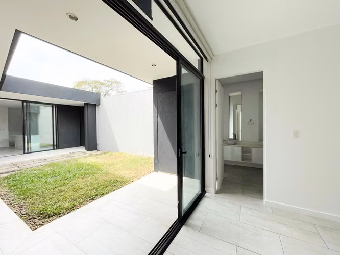 Venta de casa de una planta en condominio en Santa Ana - Imagen 17